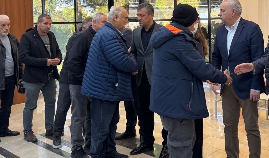 CHP Genel Başkanı Özel, Manisa'da Durbay ailesinin taziye kabulüne katıldı