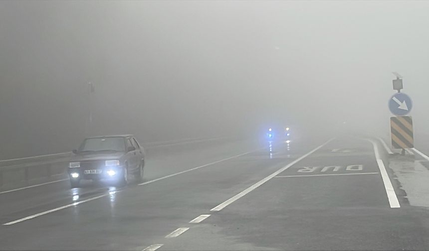 D-100 kara yolunun Bolu Dağı kesiminde sağanak ve sis etkili oldu