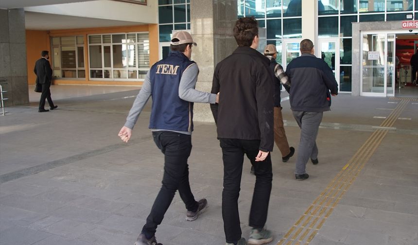 Edirne merkezli FETÖ'nün 'güncel öğrenci yapılanması' operasyonunda adliyeye sevkler sürüyor