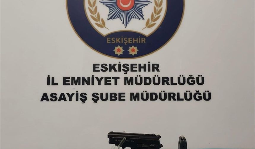 Eskişehir'de iki yaşlının altın bileziğini gasbettikleri öne sürülen şüpheliler tutuklandı