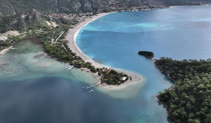 Fethiye'de Ölüdeniz'in rengi turkuaza döndü