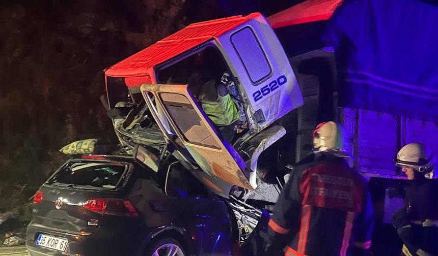 Giresun'da tır ile otomobilin çarpışması sonucu 3 kişi öldü, 1 kişi yaralandı