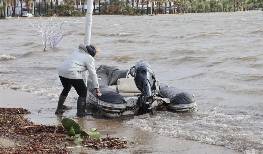 GÜNCELLEME 3 - Muğla'da sağanak ve fırtına etkili oluyor