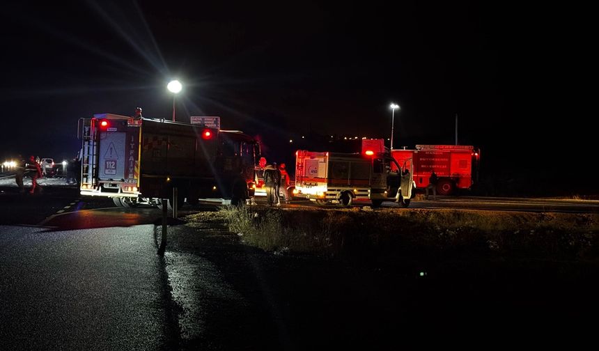 GÜNCELLEME - Mardin'de 3 aracın karıştığı trafik kazasında 4 kişi öldü, 5 kişi yaralandı