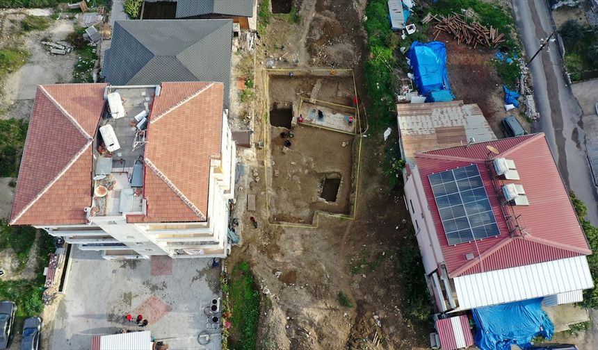 Hatay'da temel kazısında Geç Antik Çağ'a ait mozaik bulundu