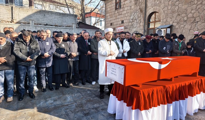 Hayatını kaybeden uzman çavuş Taner Arı, Bingöl'de son yolculuğuna uğurlandı