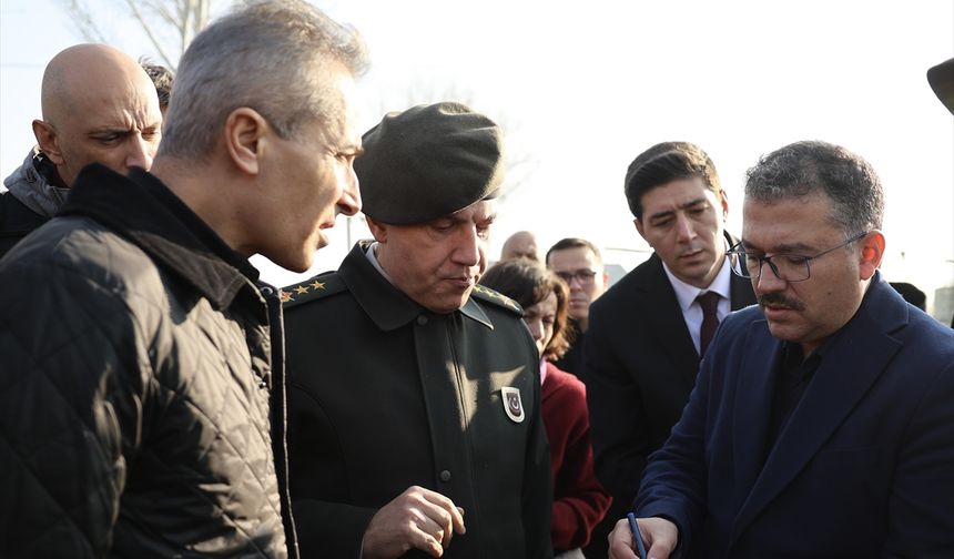 Iğdır Valisi Turan, Ermenistan sınırındaki Alican Sınır Kapısı'nda inceleme yaptı