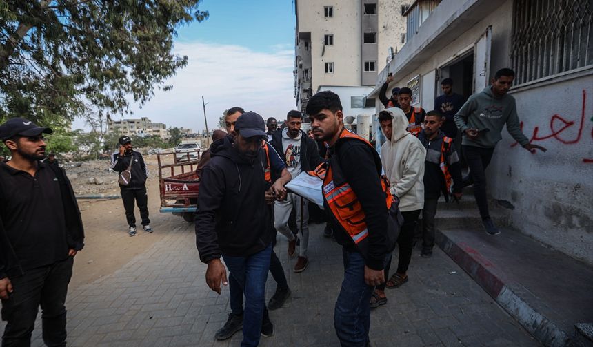 İsrail'in Gazze'ye düzenlediği saldırılarda biri sivil savunma ekibi 3 kişi hayatını kaybetti