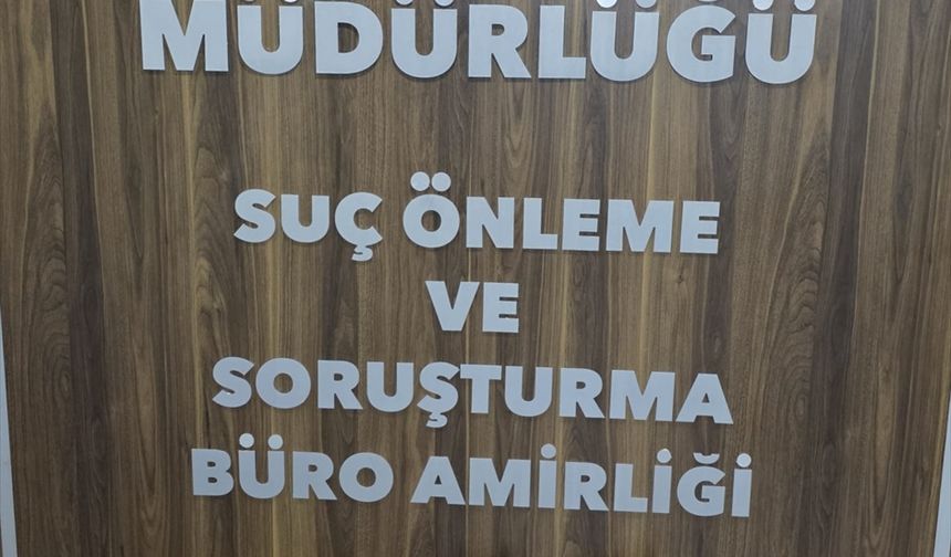 İzmir'de polis denetiminde kovalamaca sonucu silahla yakalanan zanlı tutuklandı