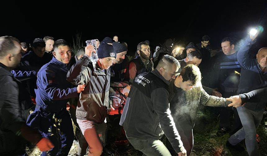 Kastamonu'da uçurumdan deniz kenarına düşen otomobilin sürücüsü yaralandı