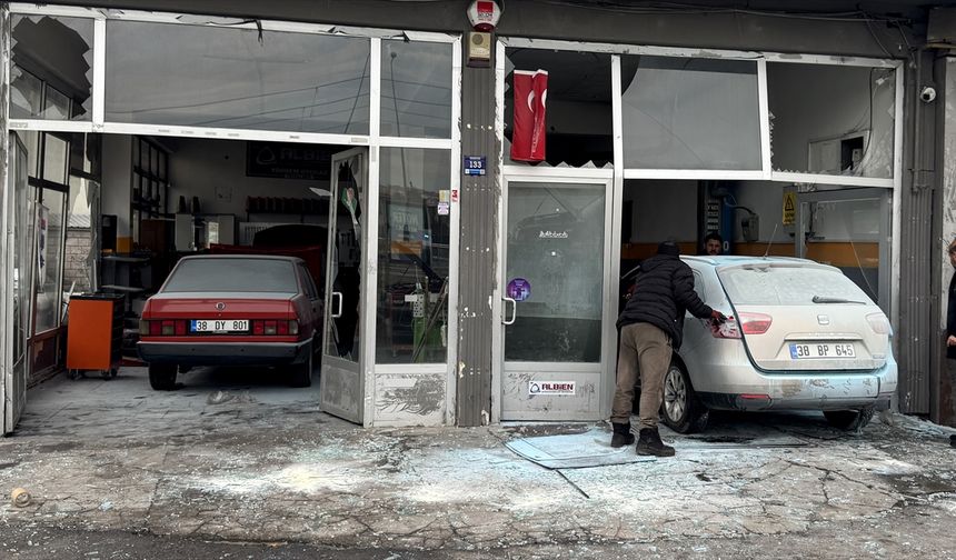 Kayseri'de otomobilin LPG tankı patladı, 3 kişi yaralandı