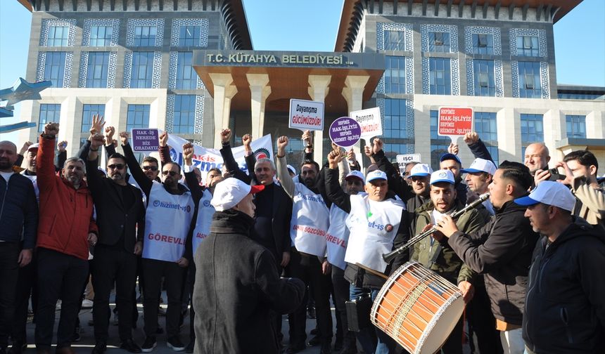 Kütahya'da mobbinge maruz kaldığı iddia edilen belediye işçileri eylem yaptı