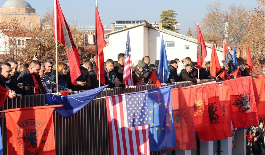 Lahey'de yargılanan eski Kosova Kurtuluş Ordusu komutanları için Üsküp'te destek gösterisi