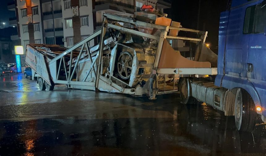 Mersin'de dorsesi rampada askıda kalan tır ulaşımı aksattı