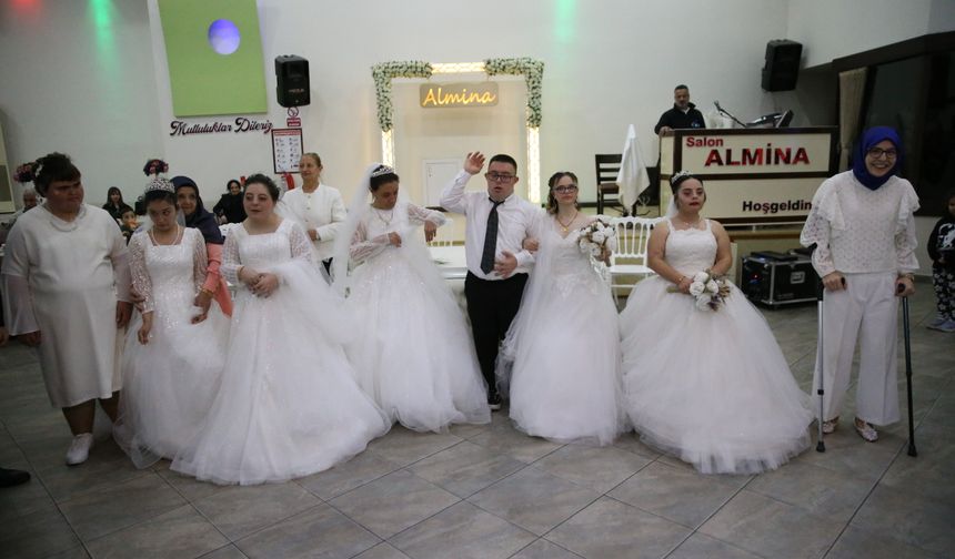 Ordu'da down sendromlu 7 genç kızın 'gelinlik' hayali gerçek oldu