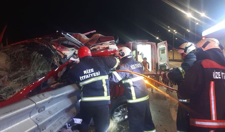 Rize'de otomobilin bariyerlere çarptığı kazada 1 kişi öldü, 1 kişi yaralandı