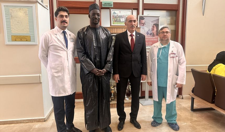 Senegal'in Ankara Büyükelçisi Diop, Konya'da bir hastanede incelemelerde bulundu: