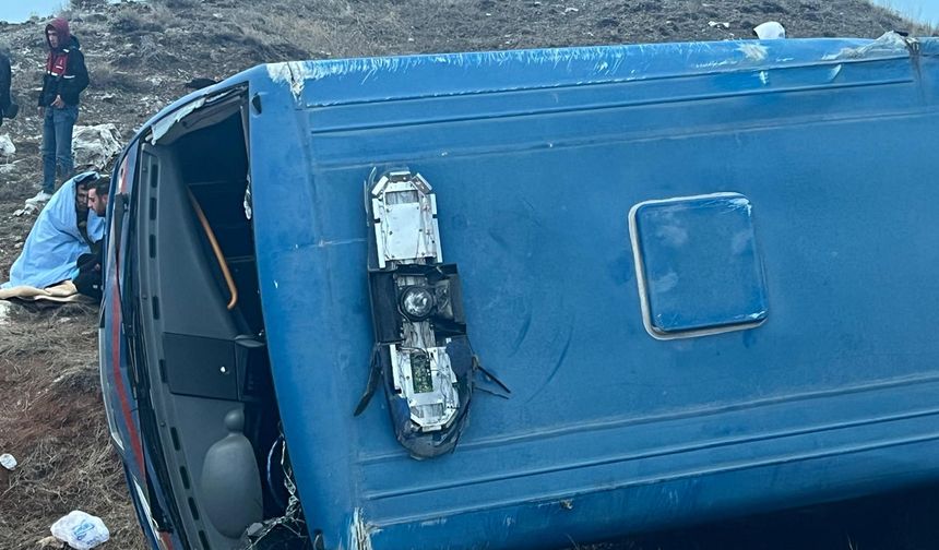 Sivas'ta devrilen cezaevi aracındaki 9 kişi yaralandı