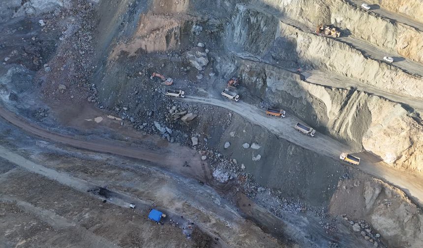 Sivas'ta maden ocağında göçük altında kalan şantiye müdürünü arama çalışmaları 18 gündür sürüyor