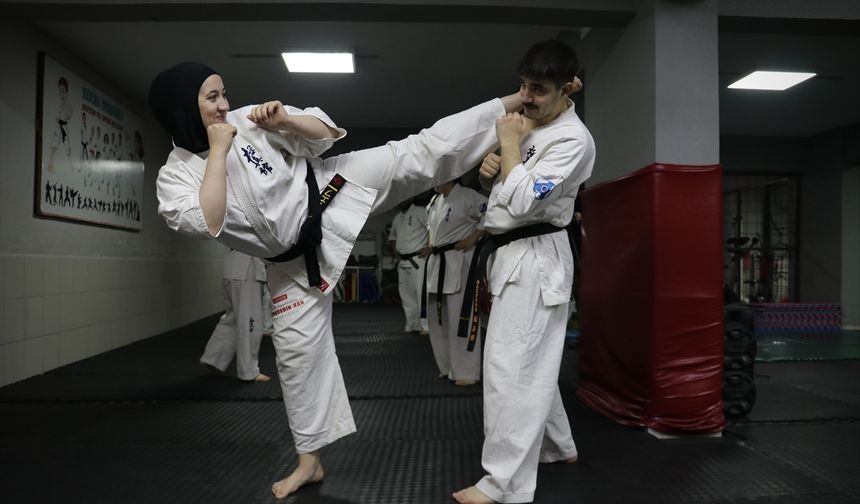 Sporcu ailenin 'beşikte başlayan' karate sevgisi