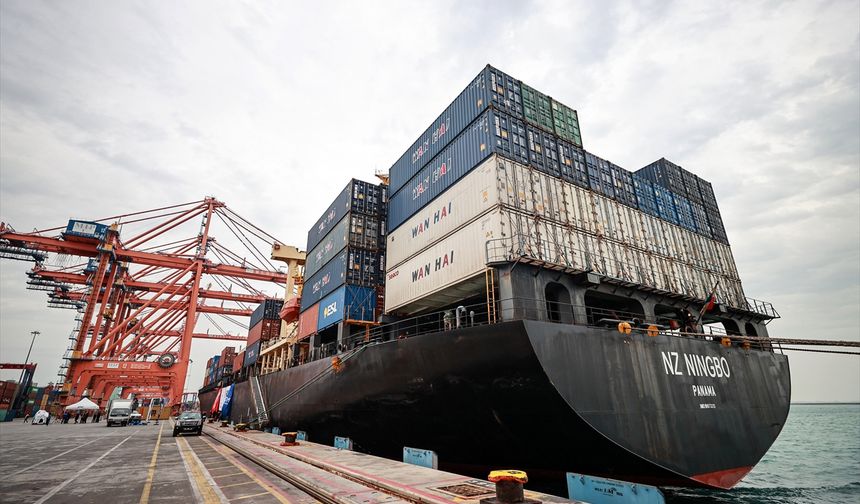 Sudan'a çadır ulaştıracak gemi Mersin'den uğurlandı