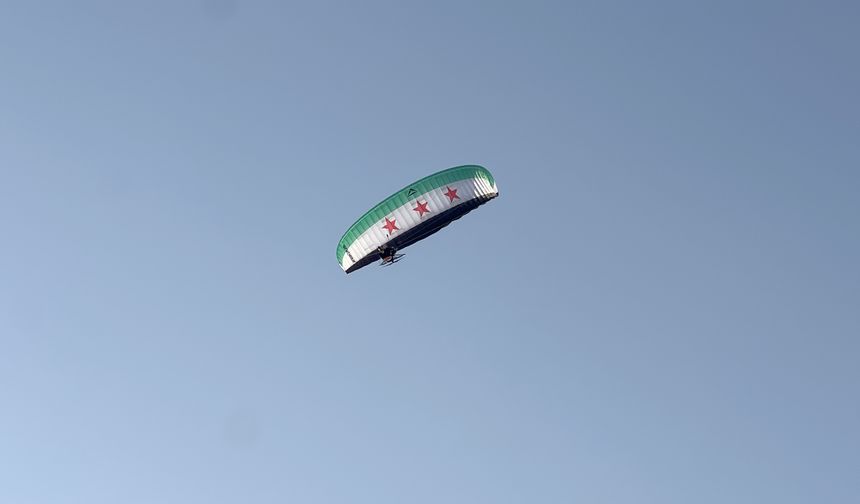 Suriye halkı, 61 yıllık Baas rejiminin devrilmesinin birinci yıl dönümünü kutluyor