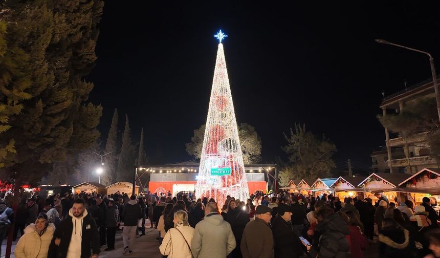 Suriye'nin Halep ilindeki Terra Sancta Manastırı'nda 'Noel Köyü' açıldı