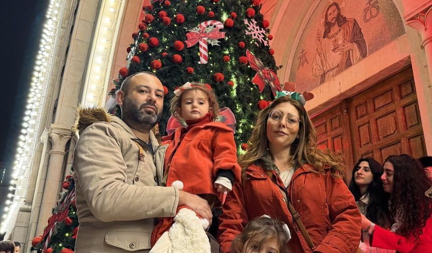 Suriye'nin Lazkiye ilinde Hristiyan vatandaşlar Noel için ağaçları ışıklandırdı
