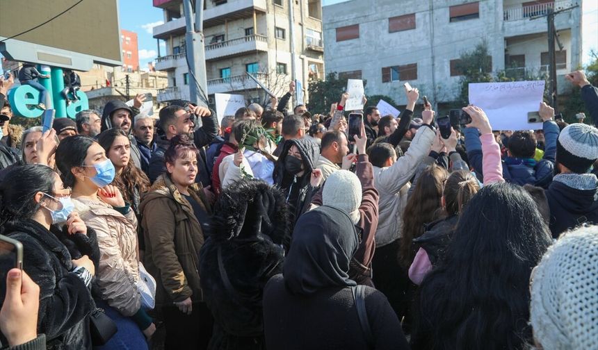 Suriye'nin Lazkiye ilindeki protestolarda 3 kişi öldü, 60 kişi yaralandı