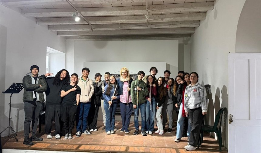 Türk sanatçı Bayramoğulları Kolombiya'da Uluslararası Flüt Seminerine katıldı