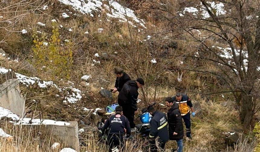 Yozgat'ta şarampole devrilen motosikletteki sürücü adayı yaralandı