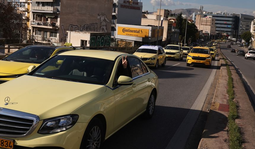 Yunanistan'da taksiciler 48 saatlik grev ve eylem yaptı
