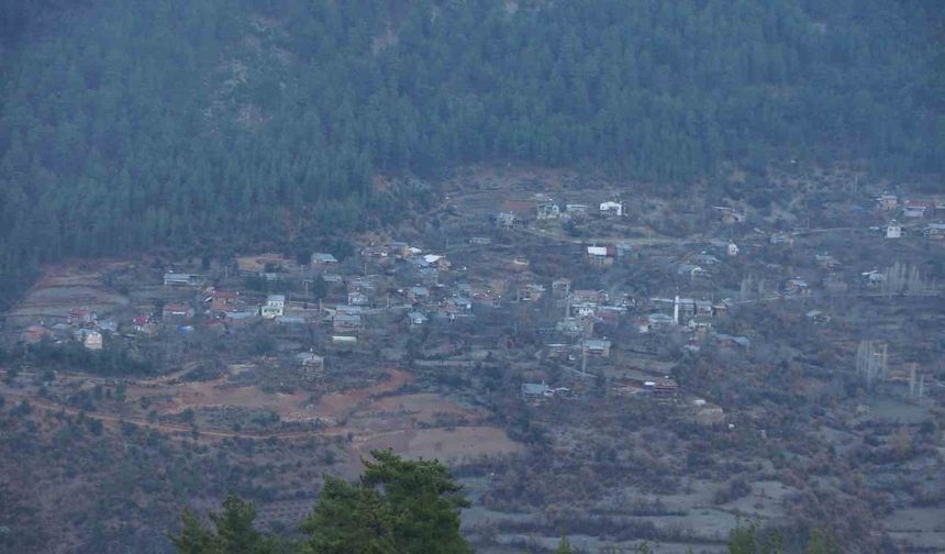 Bu köyde güneş ancak saat 12.30'da görülebiliyor