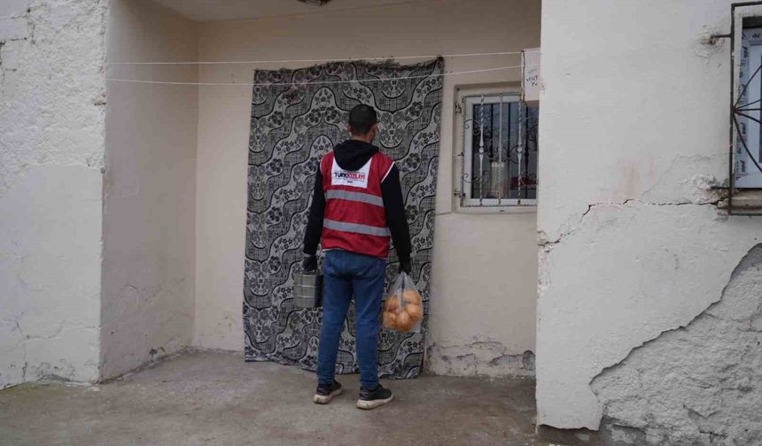 Kızılay'dan günlük bin kişiye sıcak yemek desteği