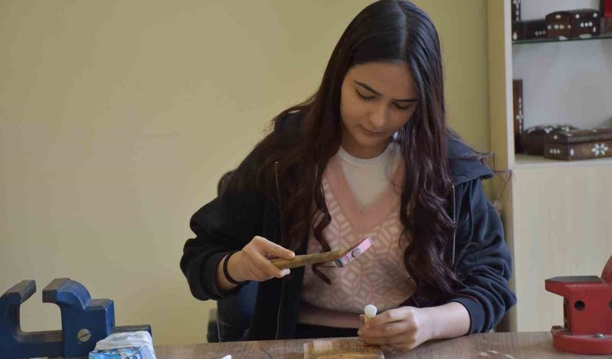 Sedef kakma sanatı kadın hüneriyle buluştu