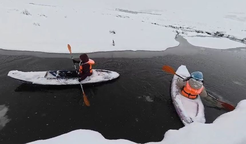 Tokat-Ordu sınırında donan mendereslerde kano yaptılar