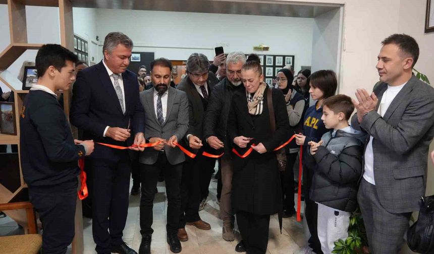 Trafik kazasında hayatını kaybeden öğrencinin adı okulundaki kütüphanede yaşatılacak