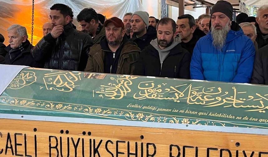 Ünlü oyuncu Serkan Keskin'in babası son yolculuğuna uğurlandı