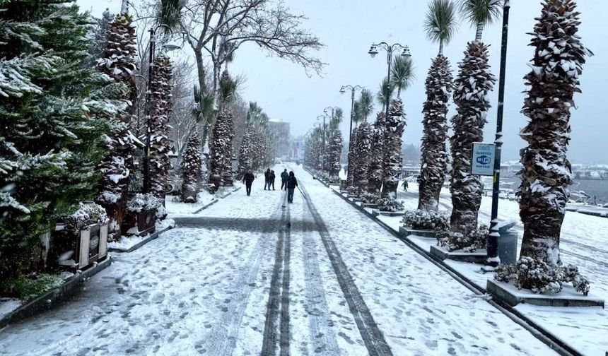 İstanbul’da Kar Manzarası: Sahil Şeridi ve İlçeler Havadan Görüntülendi