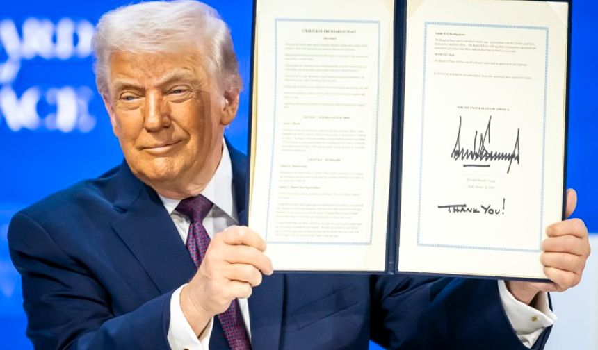 Trump öncülüğünde kurulan “Barış Kurulu”nun kuruluş sözleşmesi Davos’ta imzalandı