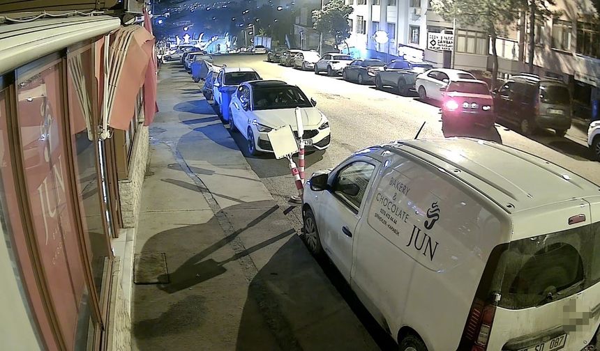 Alkollü sürücü park halindeki 5 araca çarpıp kaçtı