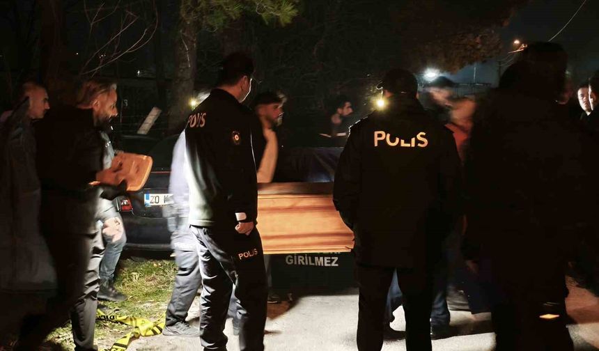 Çarşı ve Mahalle Bekçisi otomobilinde silahla vurulmuş halde bulundu