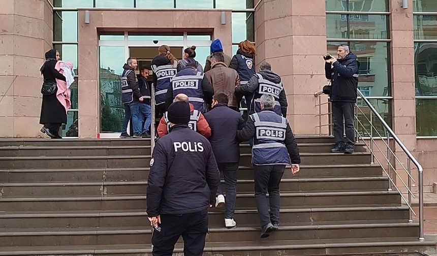 Çorum'da evlerden ziynet eşyası çalan 4 hırsızlık şüphelisi suçüstü yakalandı