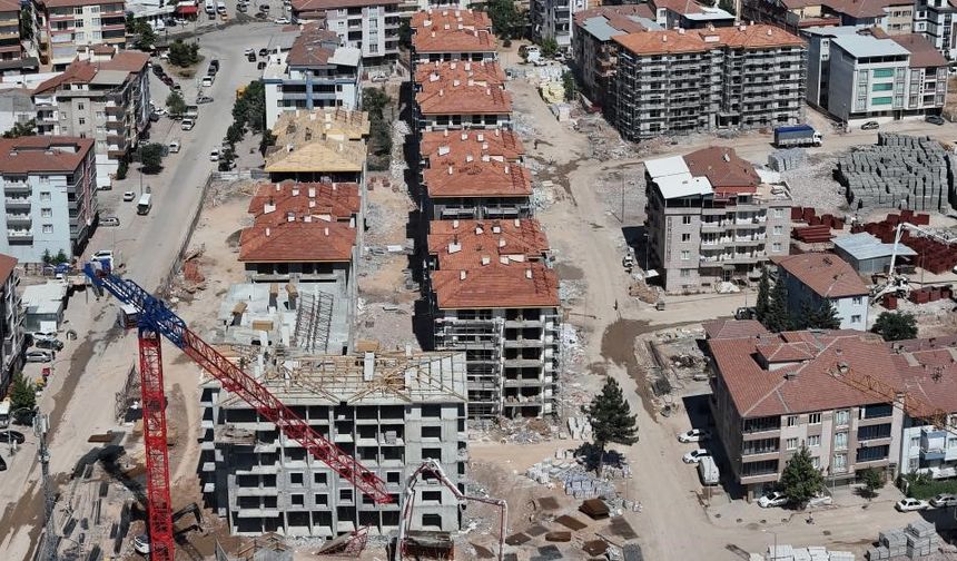 Depremde 35 kişinin hayatını kaybettiği Velioğlu Apartmanı ve Meral İş Hanı davalarında karar