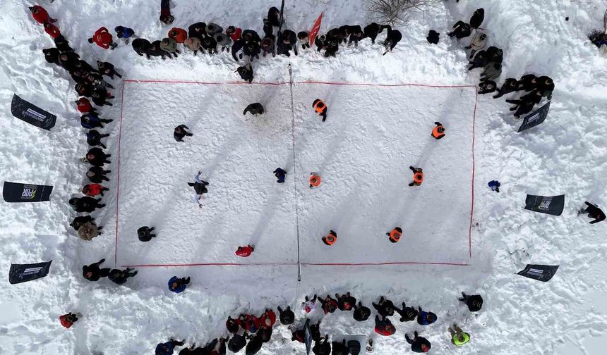 Gümüşhane'de 33. Kar Voleybolu Şenliği Ahmet Çalık anısına düzenlendi