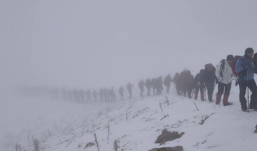 Kazıkbeli Savaşı anısına Honaz Dağı'na zirve tırmanışı