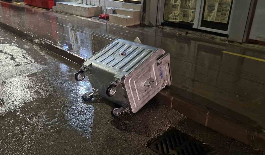 Kırıkkale ve Çorum'da yağmur ve kuvvetli rüzgar etkili oldu