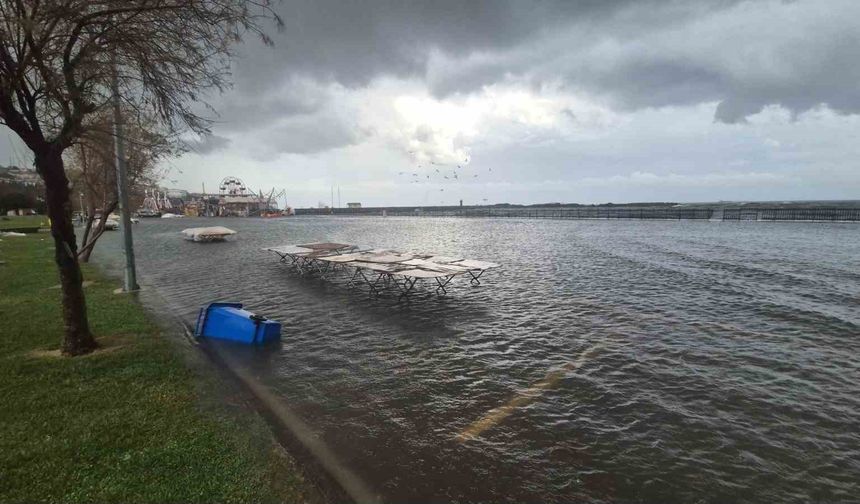 Lodos vurdu, Tekirdağ sahili suyla kaplandı