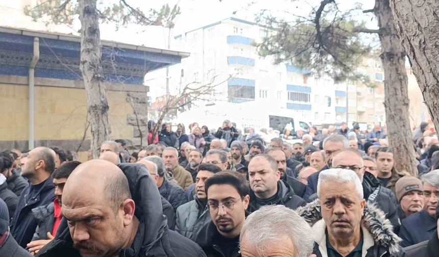 Saplantılı sevgilisi tarafından öldürülen Gözde Akbaba, son yolculuğuna uğurlandı