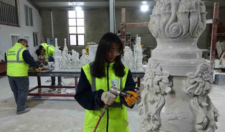 Sorgun Belediyesi atölyesinde 4 bin yıl ömürlü kuvars eserler üretiliyor